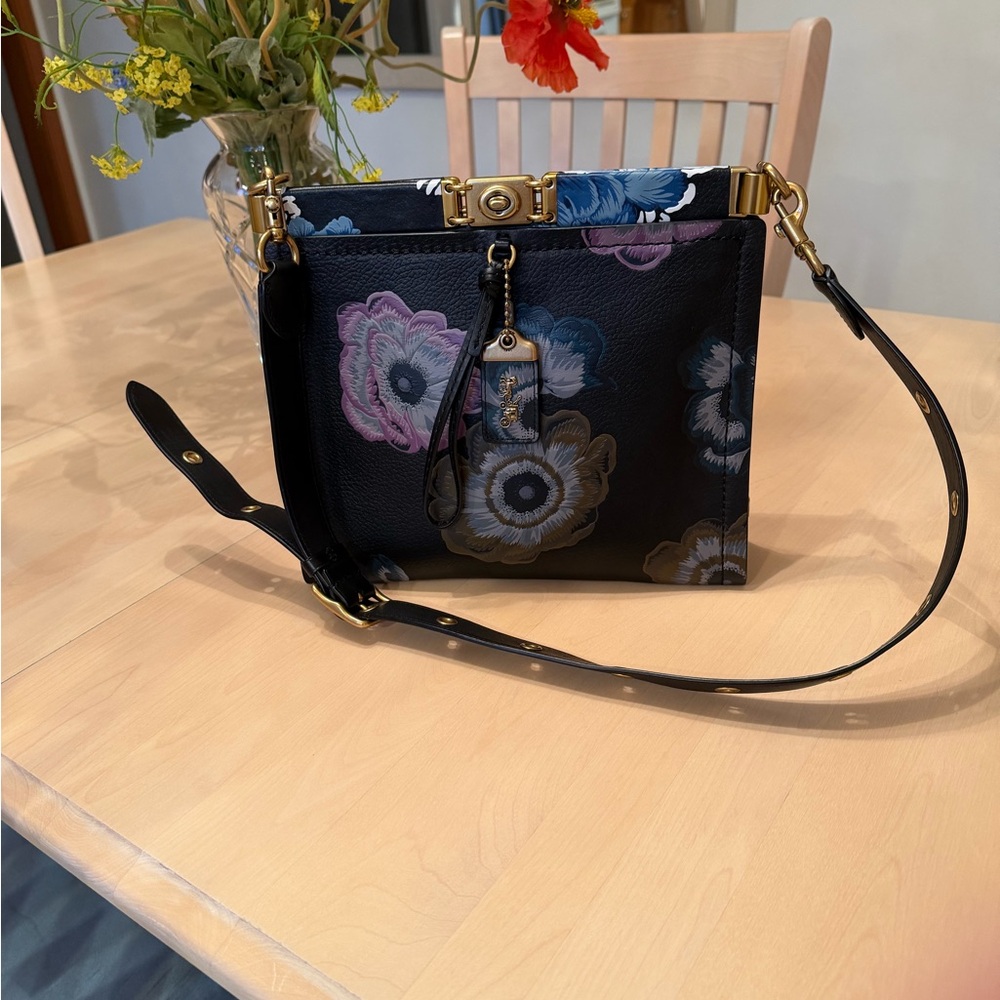 SOLD 🌸 Coach Kaffe Fassett Shoulder Bag
